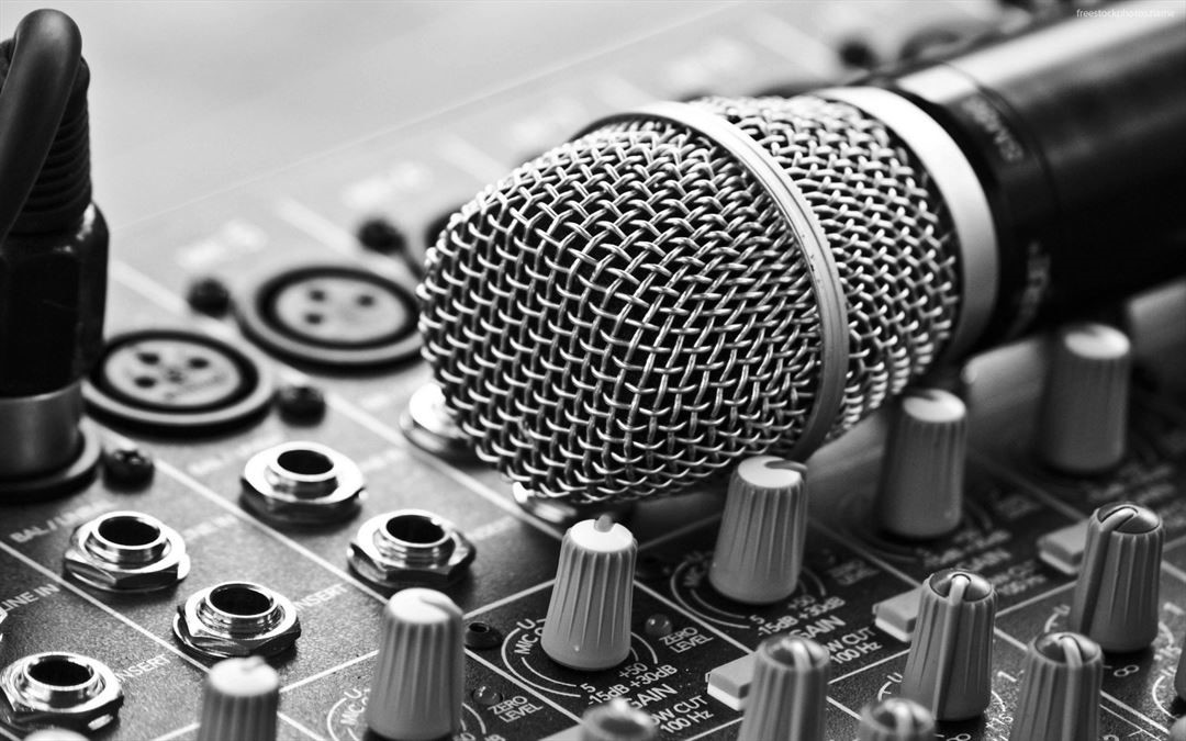 Microphone and sound board